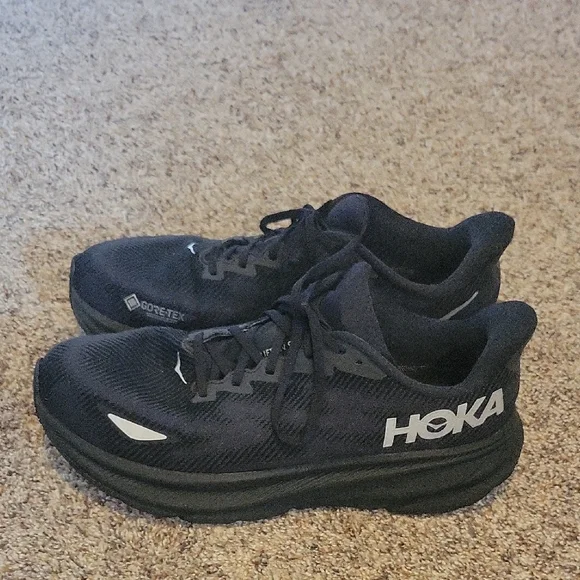 Hoka Clifton 9 Black Athletic Shoes - Picture 1 of 7